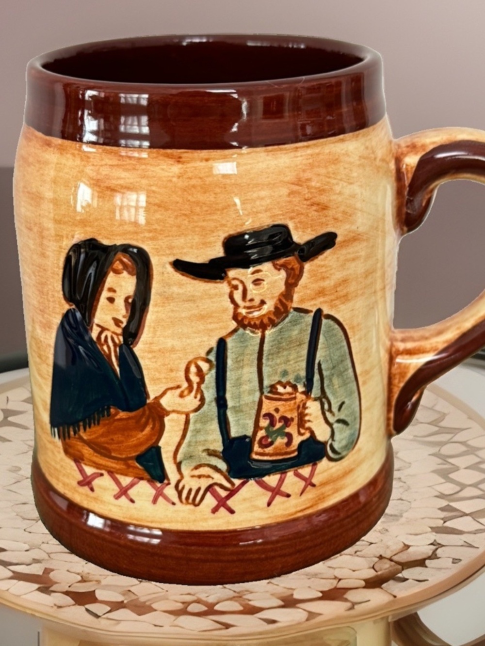 Vintage Pennsbury Pottery Pennsylvania Amish Couple Pretzel 24 oz Folk Art Mug